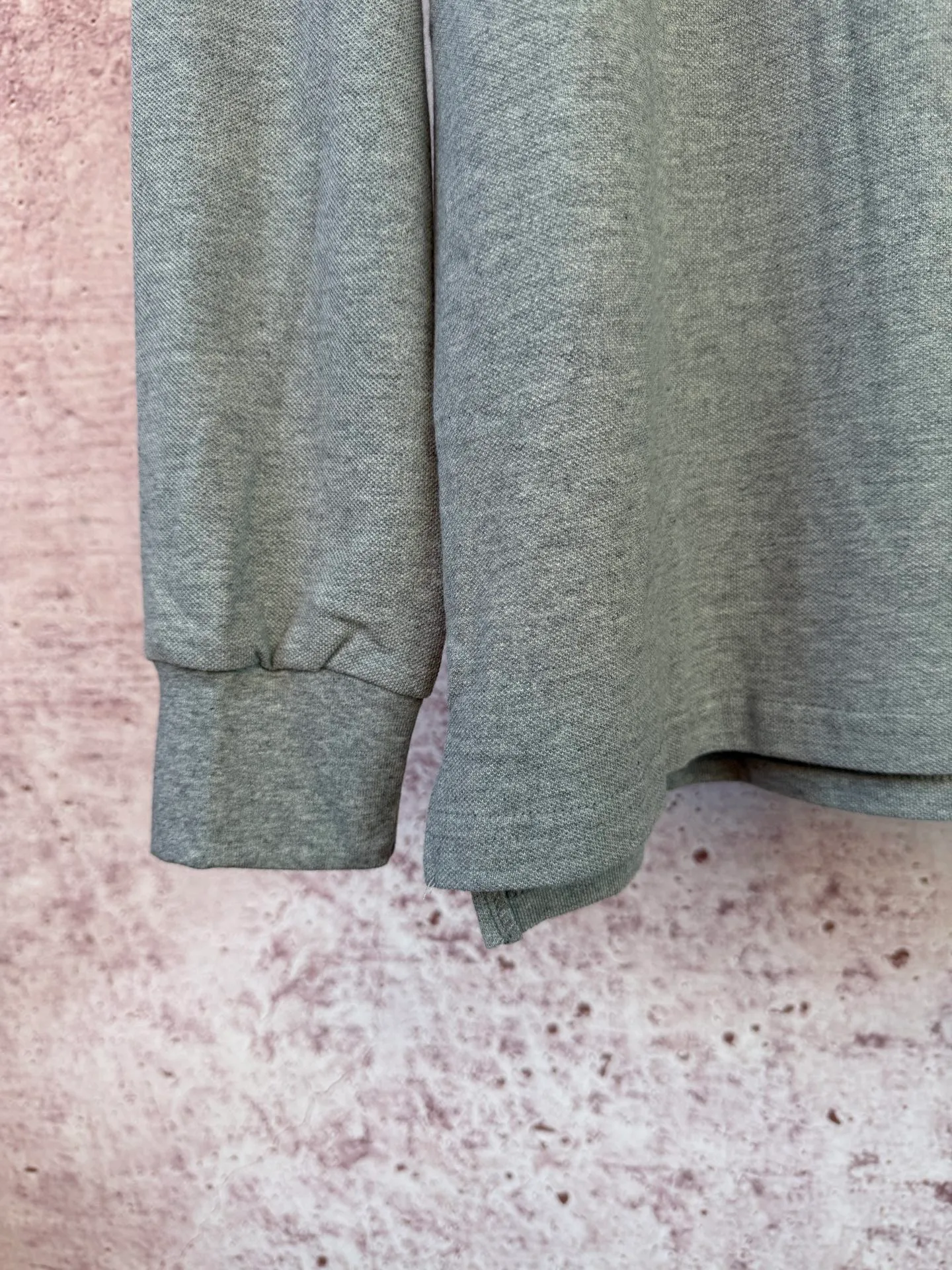 P200 Ralph Lauren classic unisex pony logo pique polo long sleeves, the original version is the same 250g pure cotton pique fabric, there is no difference in the overall style and craftsmanship, it is simple and lazy to wear alone, and the old money style polo collar is the first choice for autumn.
